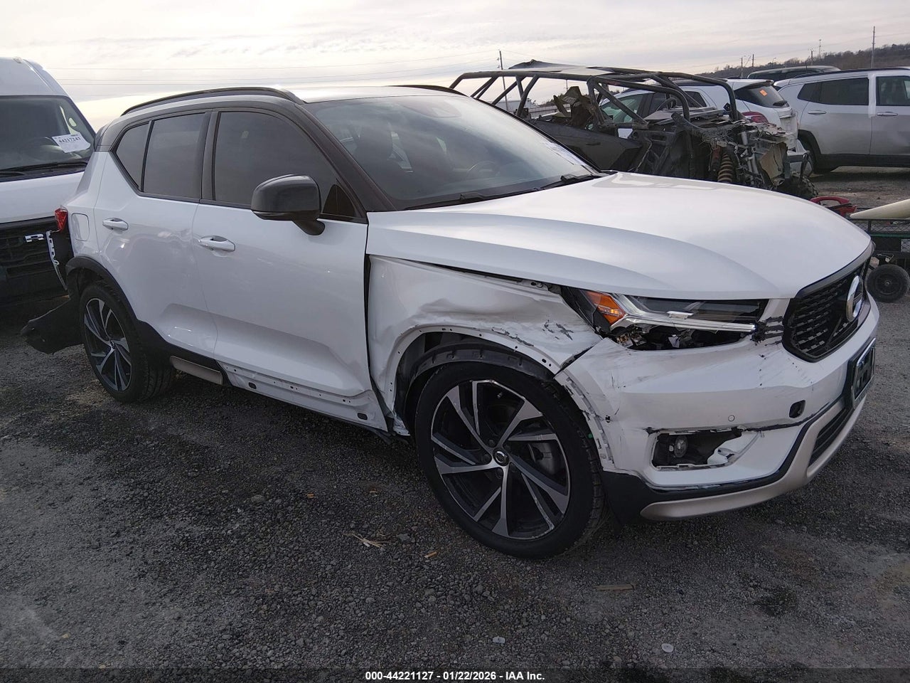 YV4162UM3M2****** · 2021 VOLVO XC40 T5 R-DESIGN