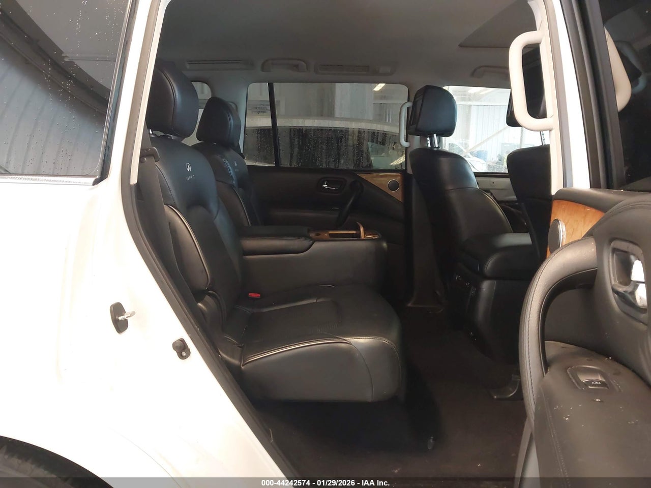 2013 INFINITI QX56   · 8/11
