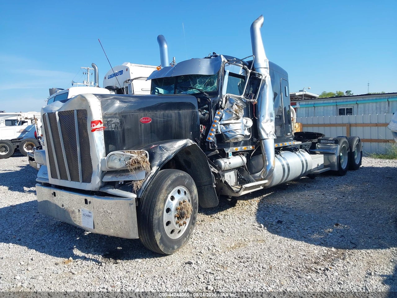 2017 PETERBILT GLIDER KIT   · 2/4
