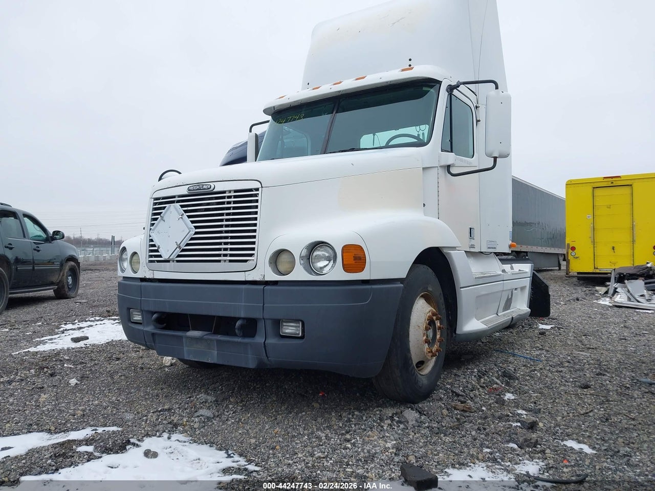 2000 FREIGHTLINER CONVENTIONAL FLC120 · 2/4