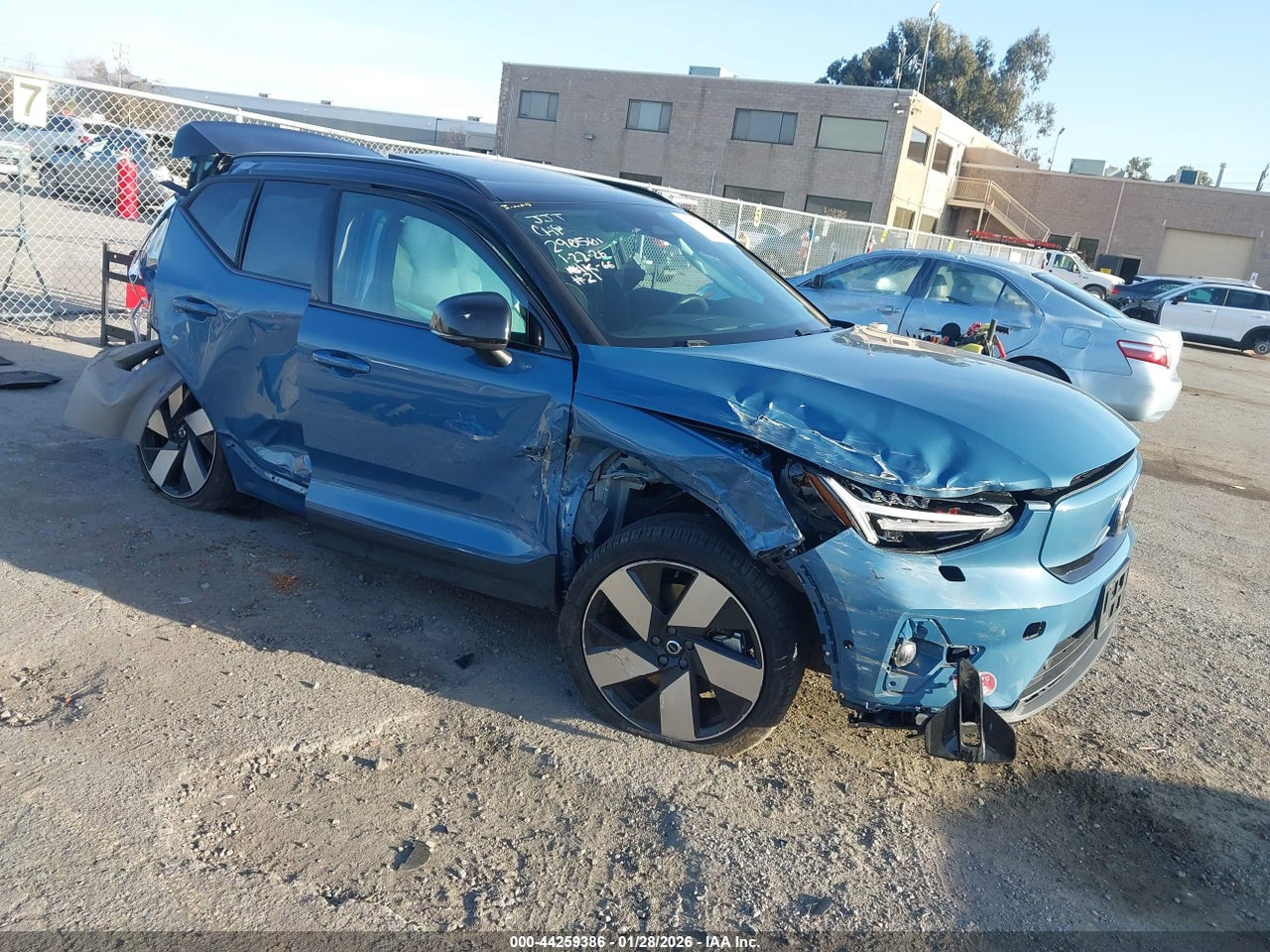 YV4ED3UM4P2****** · 2023 VOLVO XC40 RECHARGE PURE ELECTRIC TWIN ULTIMATE