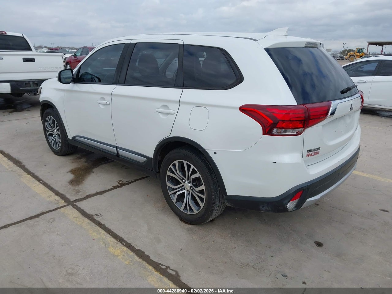 JA4AD3A30HZ****** · 2017 MITSUBISHI OUTLANDER SE · 3/11