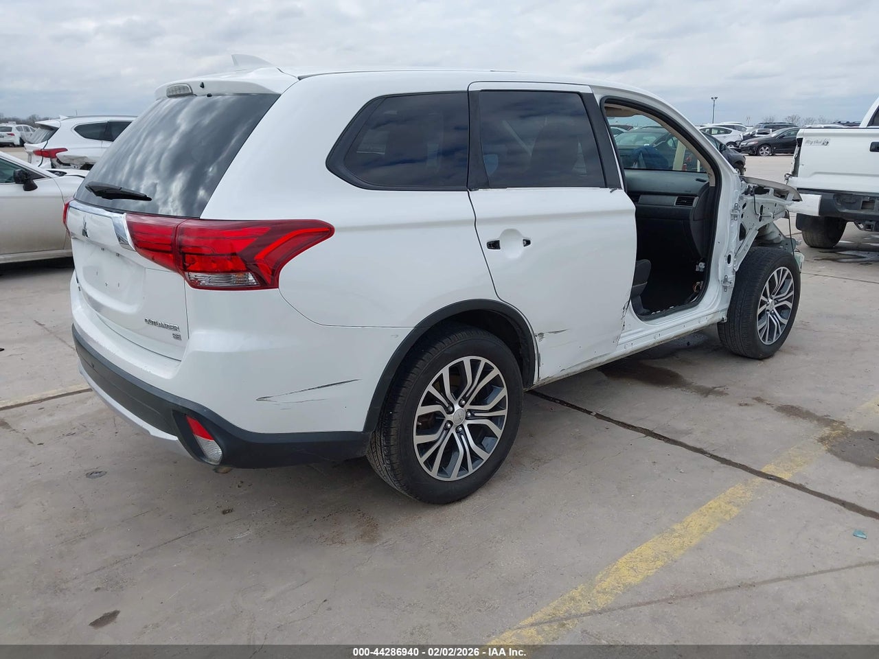 JA4AD3A30HZ****** · 2017 MITSUBISHI OUTLANDER SE · 4/11