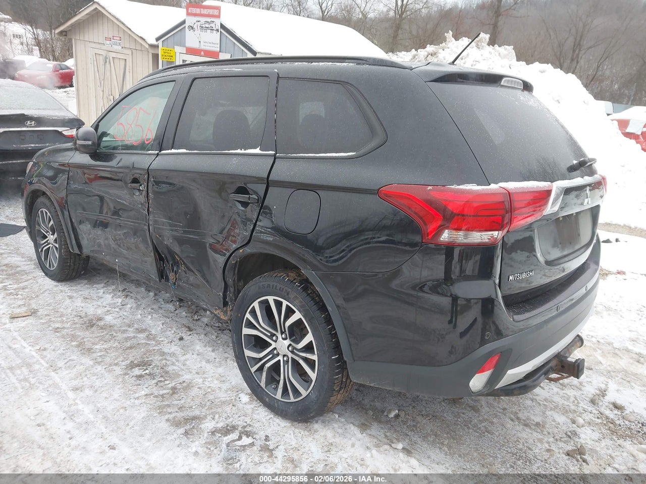 2016 MITSUBISHI OUTLANDER SEL · 3/11
