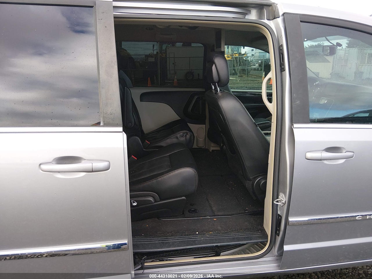 2C4RC1BG9GR****** · 2016 CHRYSLER TOWN &amp; COUNTRY TOURING · 8/11