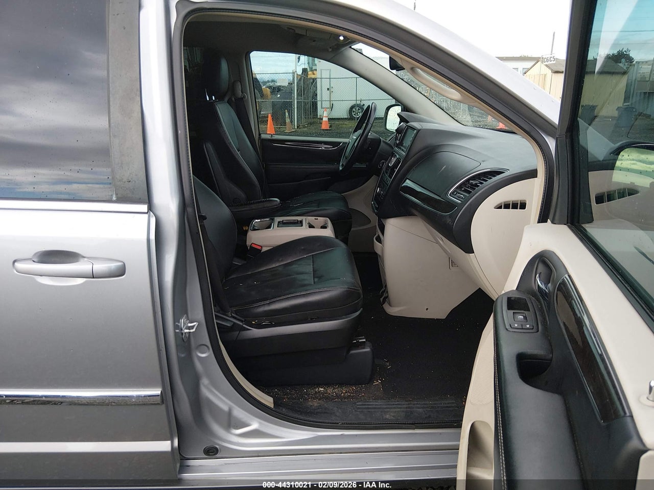 2C4RC1BG9GR****** · 2016 CHRYSLER TOWN &amp; COUNTRY TOURING · 5/11
