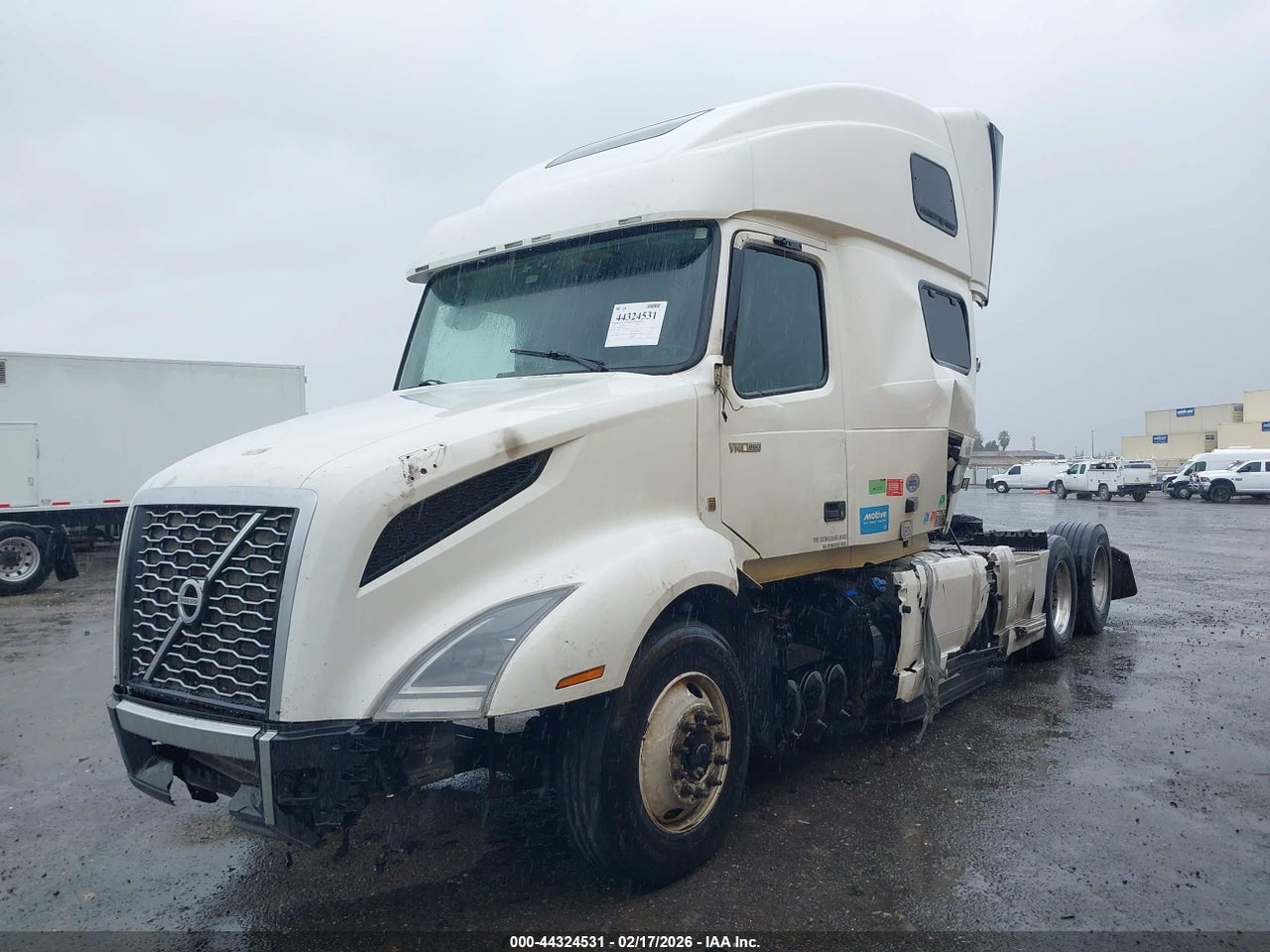 4V4NC9EH2NN****** · 2022 VOLVO VNL · 2/4