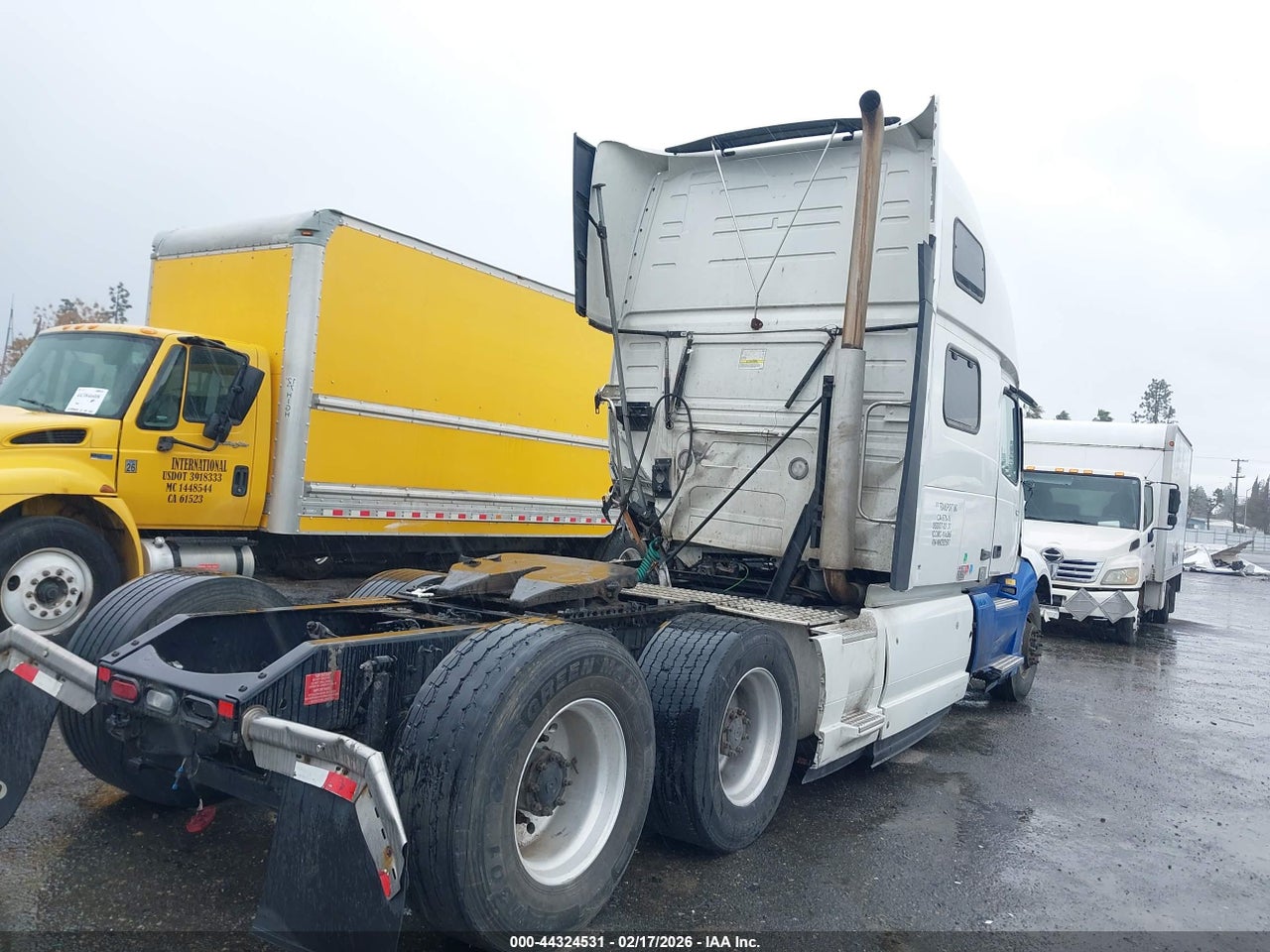 4V4NC9EH2NN****** · 2022 VOLVO VNL · 4/4