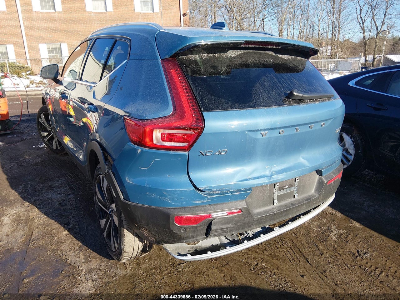 2025 VOLVO XC40 B5 PLUS BRIGHT THEME · 3/11