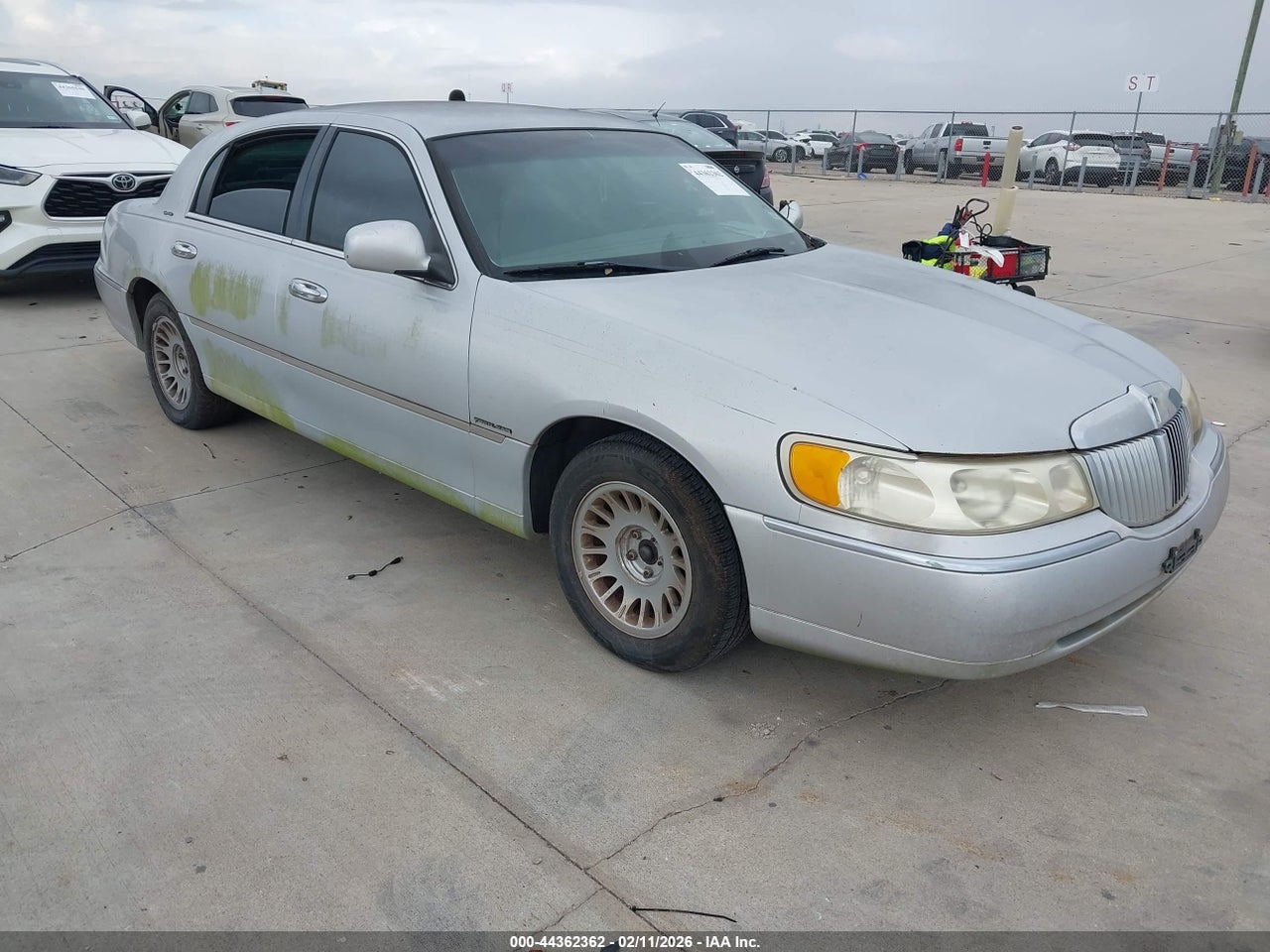 2000 LINCOLN TOWN CAR SIGNATURE