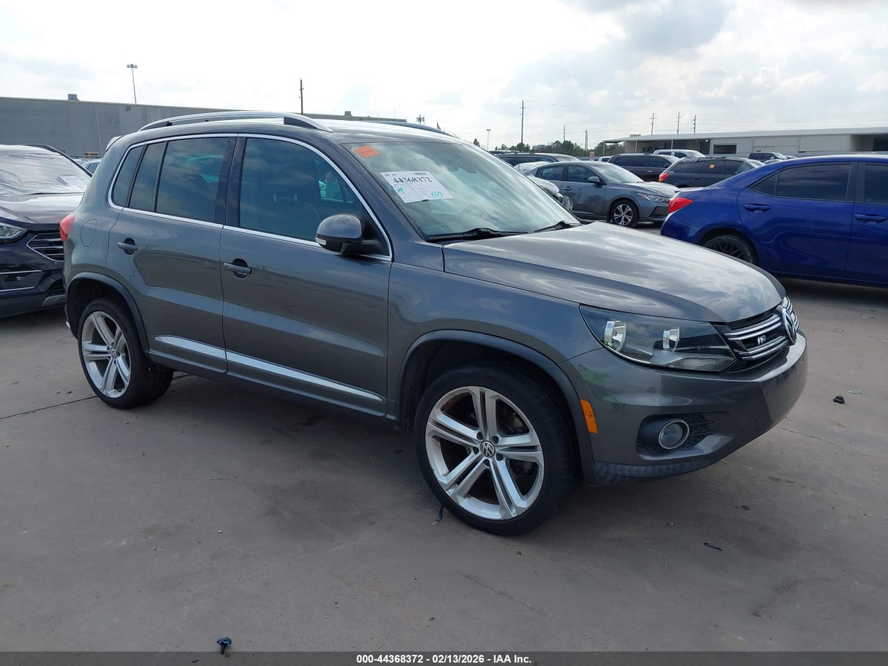 WVGAV7AX4GW****** · 2016 VOLKSWAGEN TIGUAN R-LINE