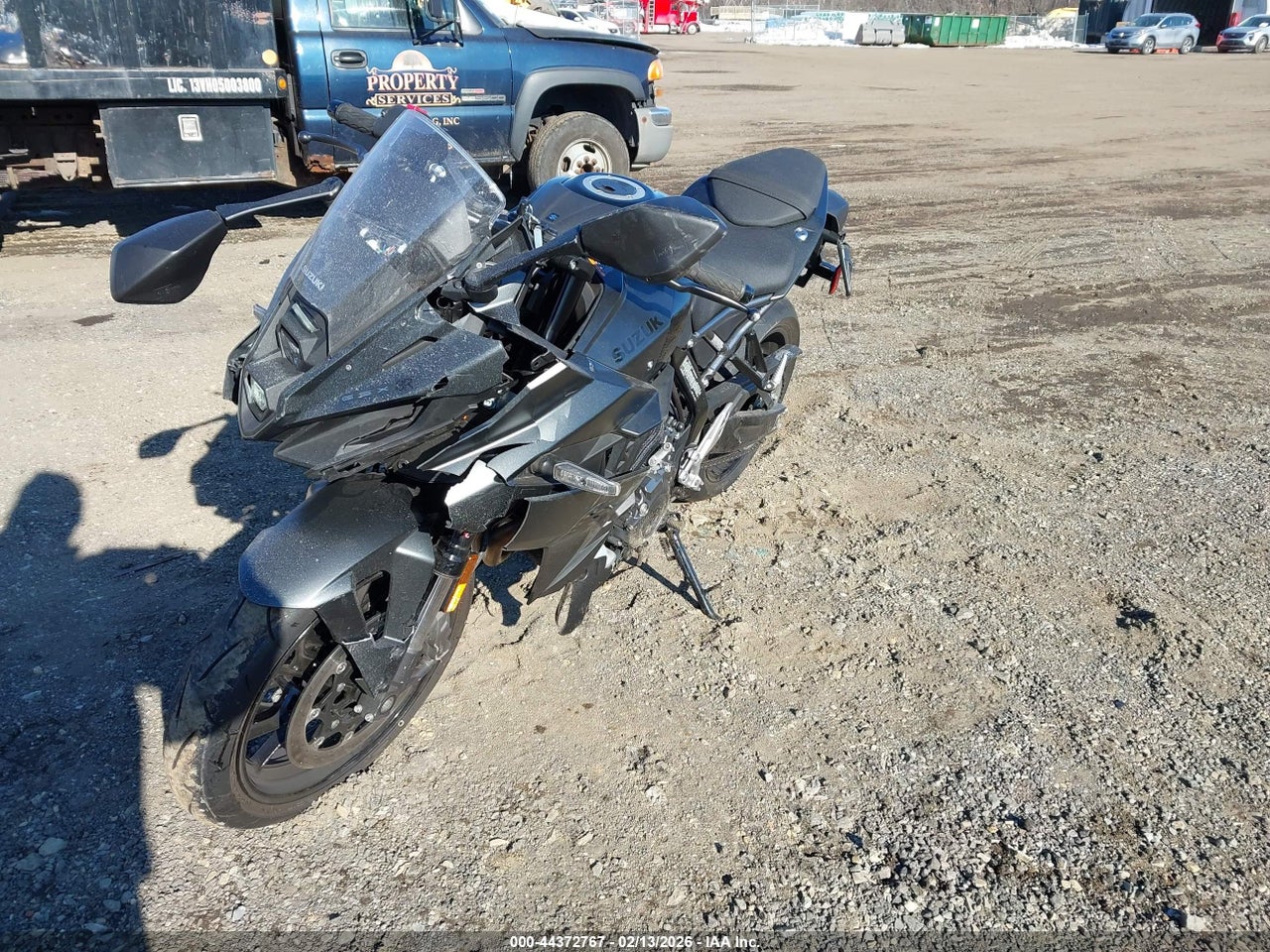 JS1EM13B1S7****** · 2025 SUZUKI GSX800 F
