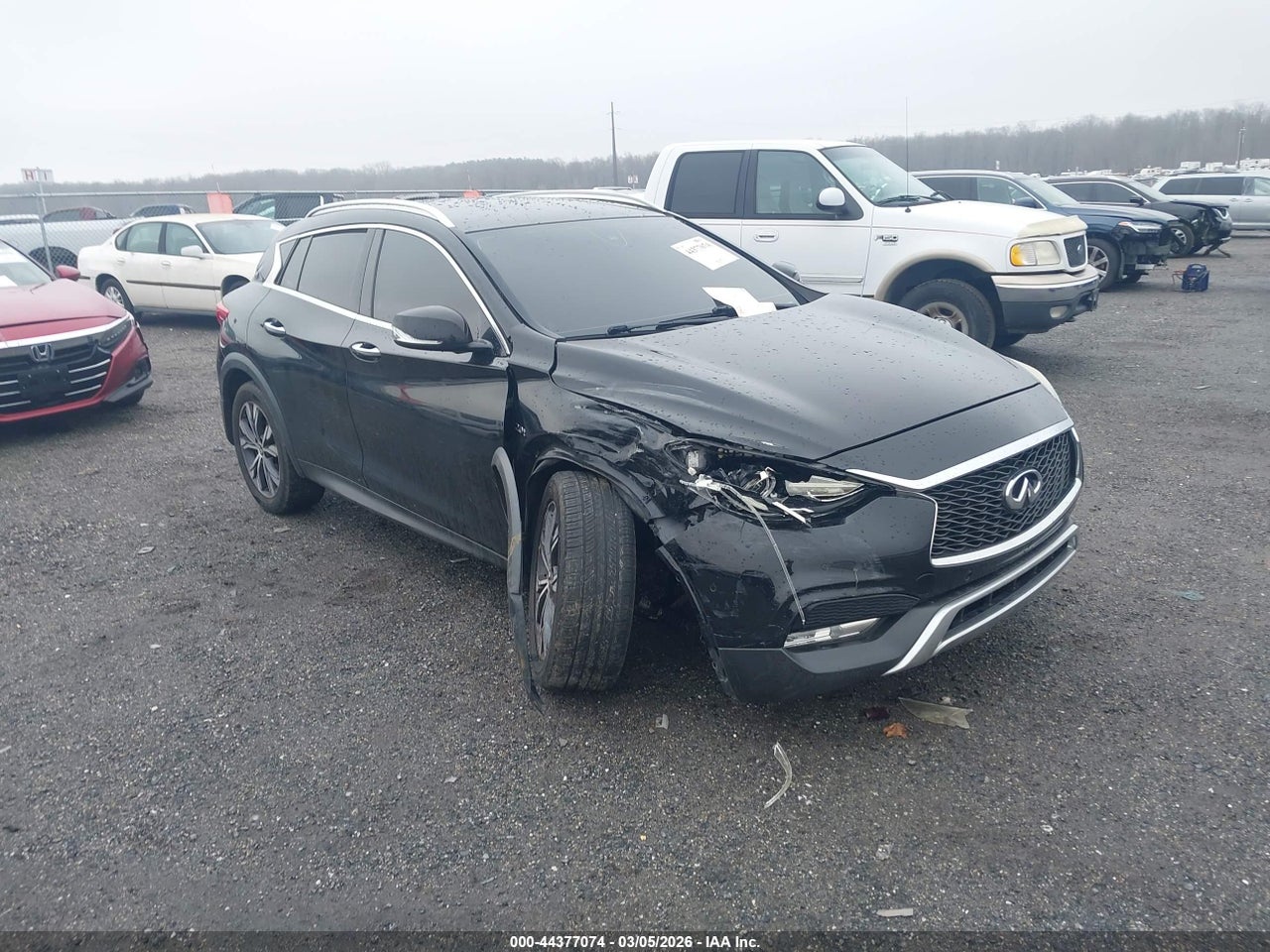 SJKCH5CR9HA****** · 2017 INFINITI QX30 PREMIUM