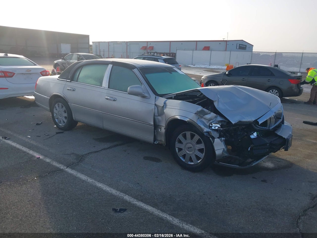 1LNHM83W64Y****** · 2004 LINCOLN TOWN CAR ULTIMATE