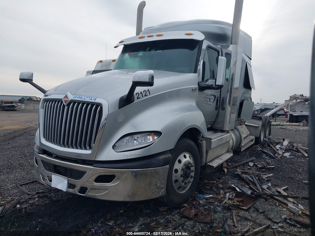 2019 INTERNATIONAL LT · 2/4