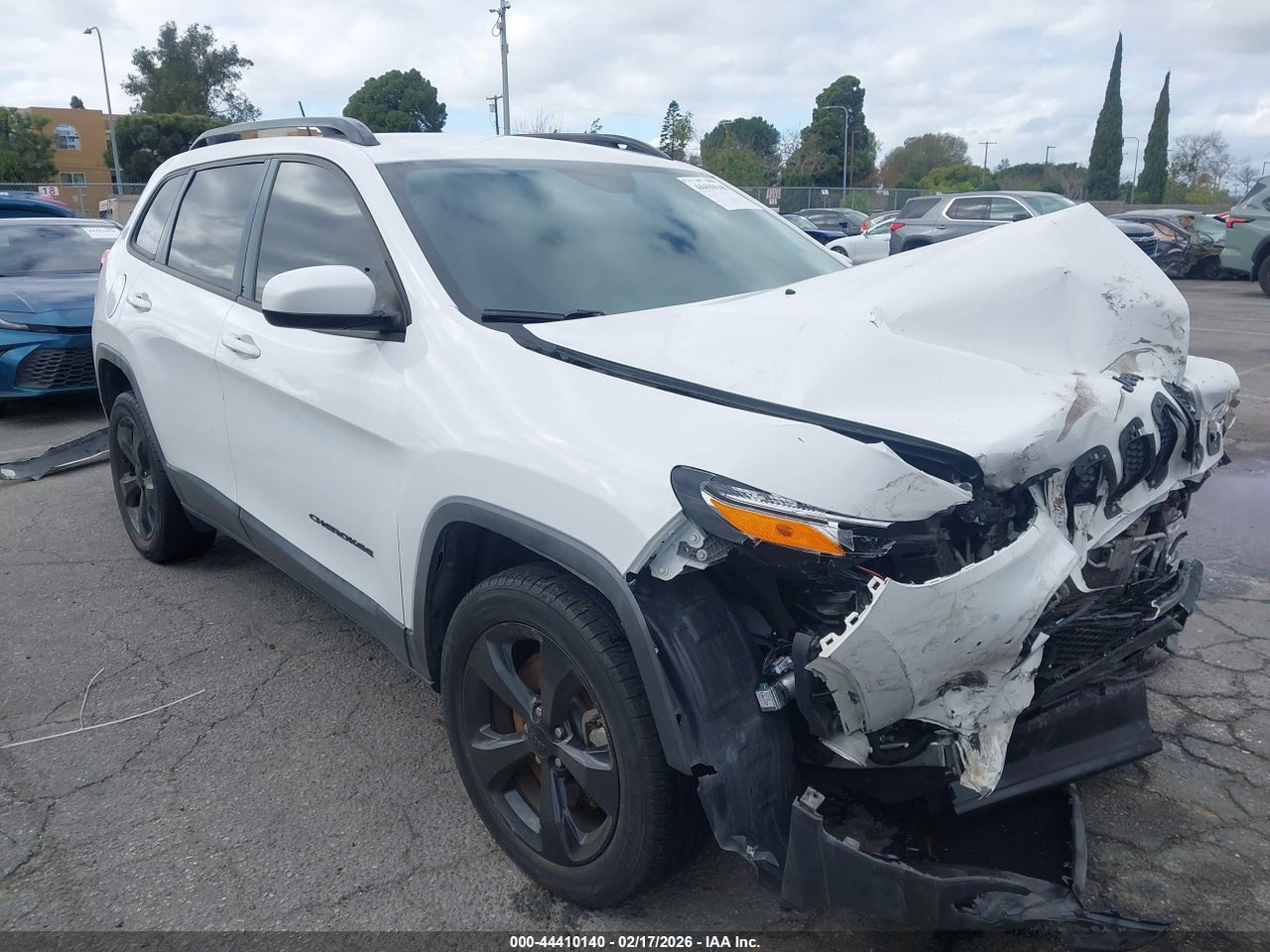 1C4PJLCB1JD****** · 2018 JEEP CHEROKEE LATITUDE FWD