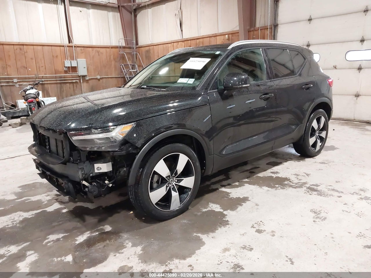 2020 VOLVO XC40 T5 MOMENTUM · 2/11