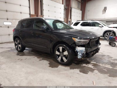 2020 VOLVO XC40 T5 MOMENTUM