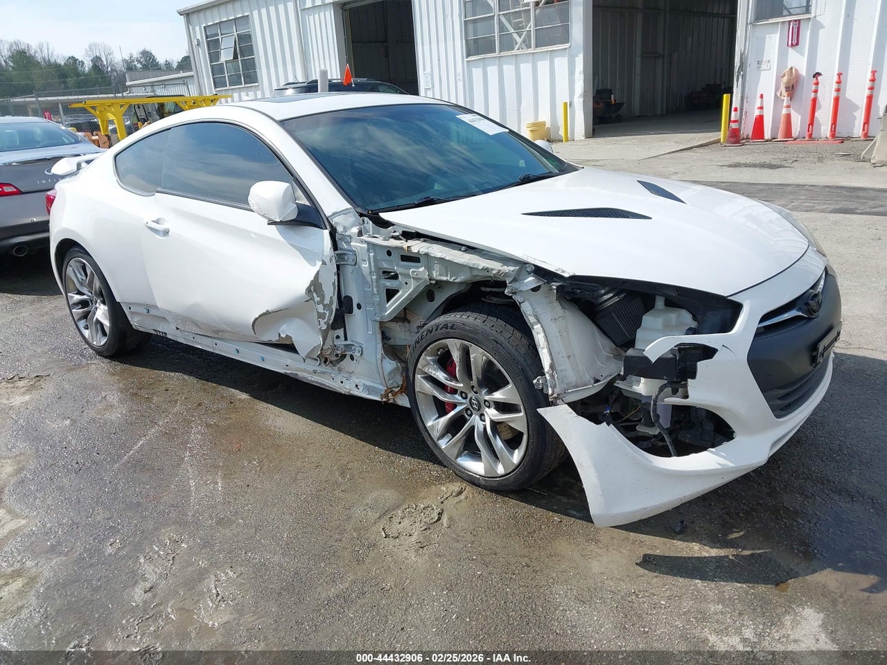 KMHHU6KJ6DU****** · 2013 HYUNDAI GENESIS 3.8 TRACK
