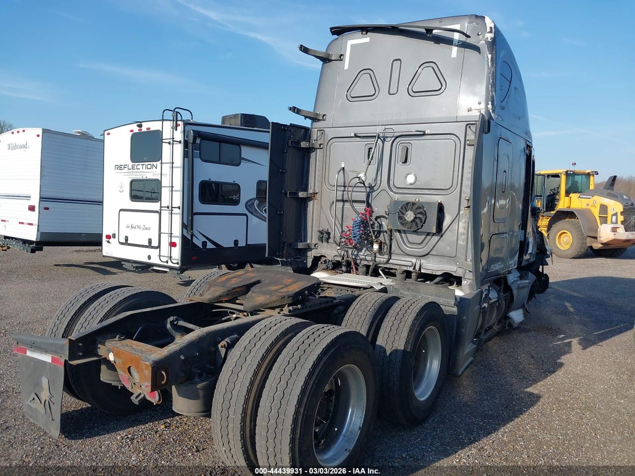 2019 FREIGHTLINER NEW CASCADIA 126 · 4/11