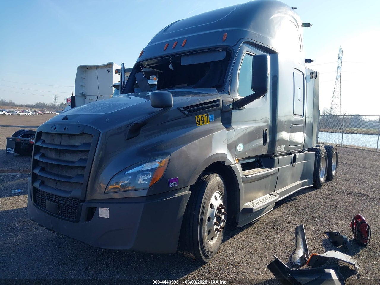 2019 FREIGHTLINER NEW CASCADIA 126 · 2/11