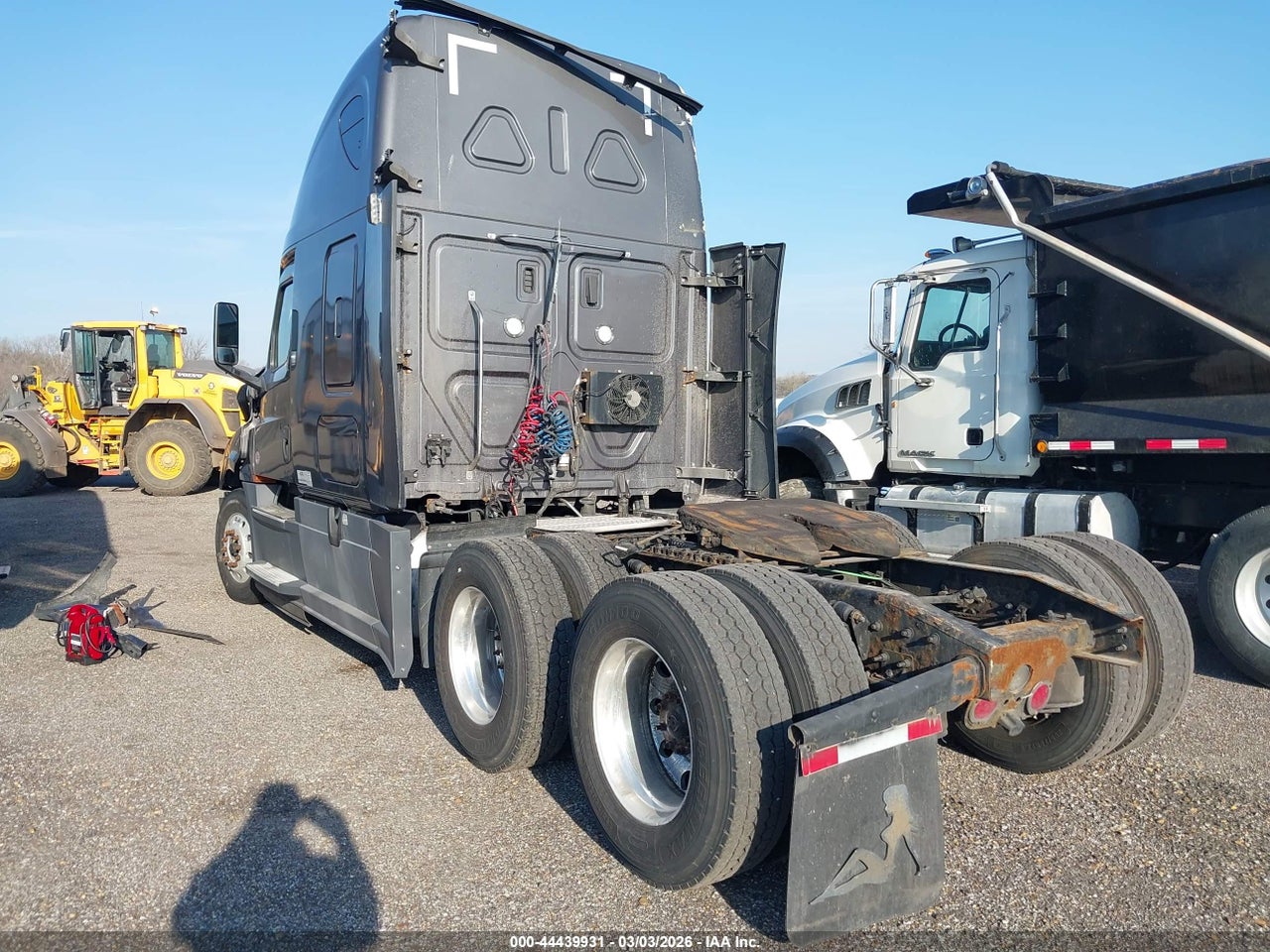 2019 FREIGHTLINER NEW CASCADIA 126 · 3/11