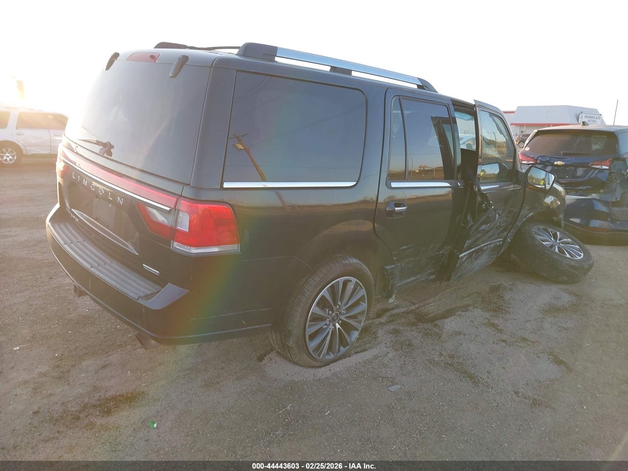 2015 LINCOLN NAVIGATOR · 4/11