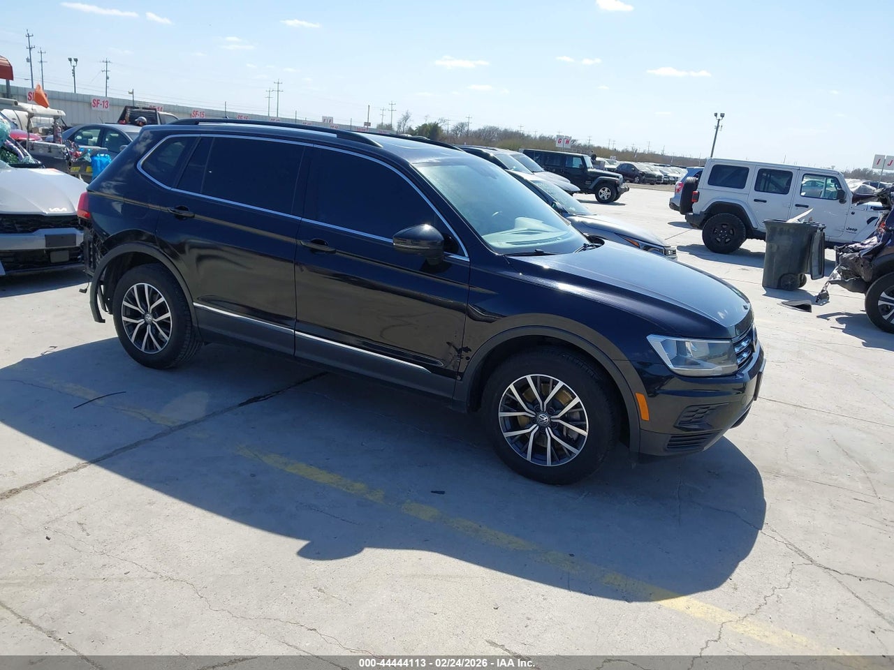 3VV3B7AX2LM****** · 2020 VOLKSWAGEN TIGUAN 2.0T SE/2.0T SE R-LINE BLACK/2.0T SEL