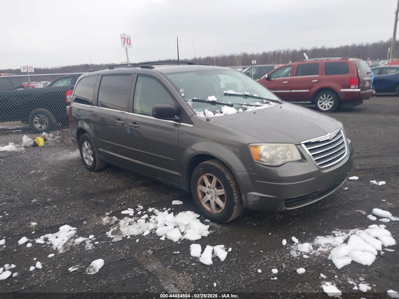 2A4RR2D17AR****** · 2010 CHRYSLER TOWN &amp; COUNTRY NEW LX
