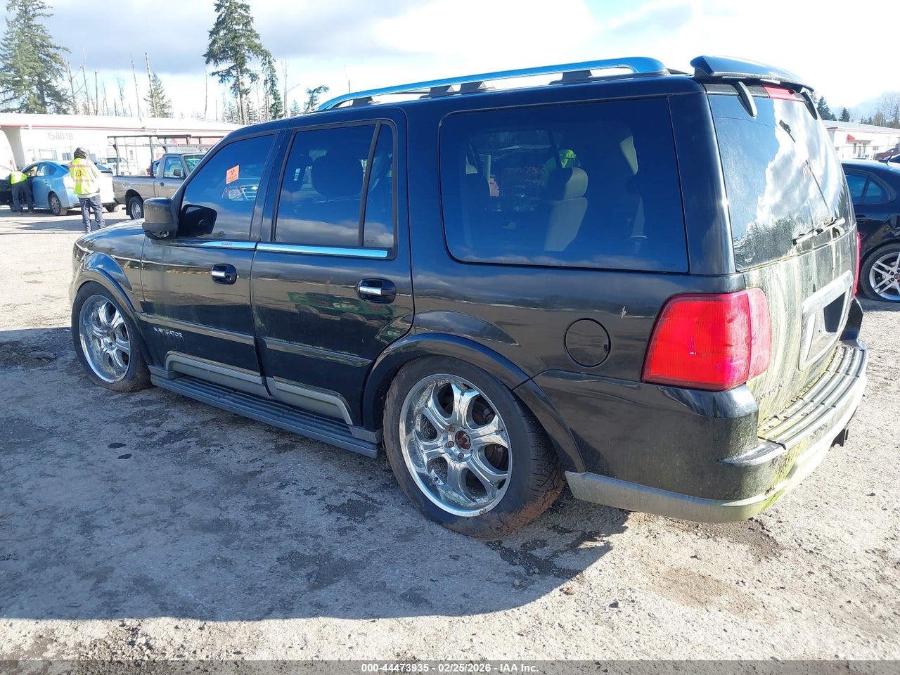 2003 LINCOLN NAVIGATOR   · 3/10