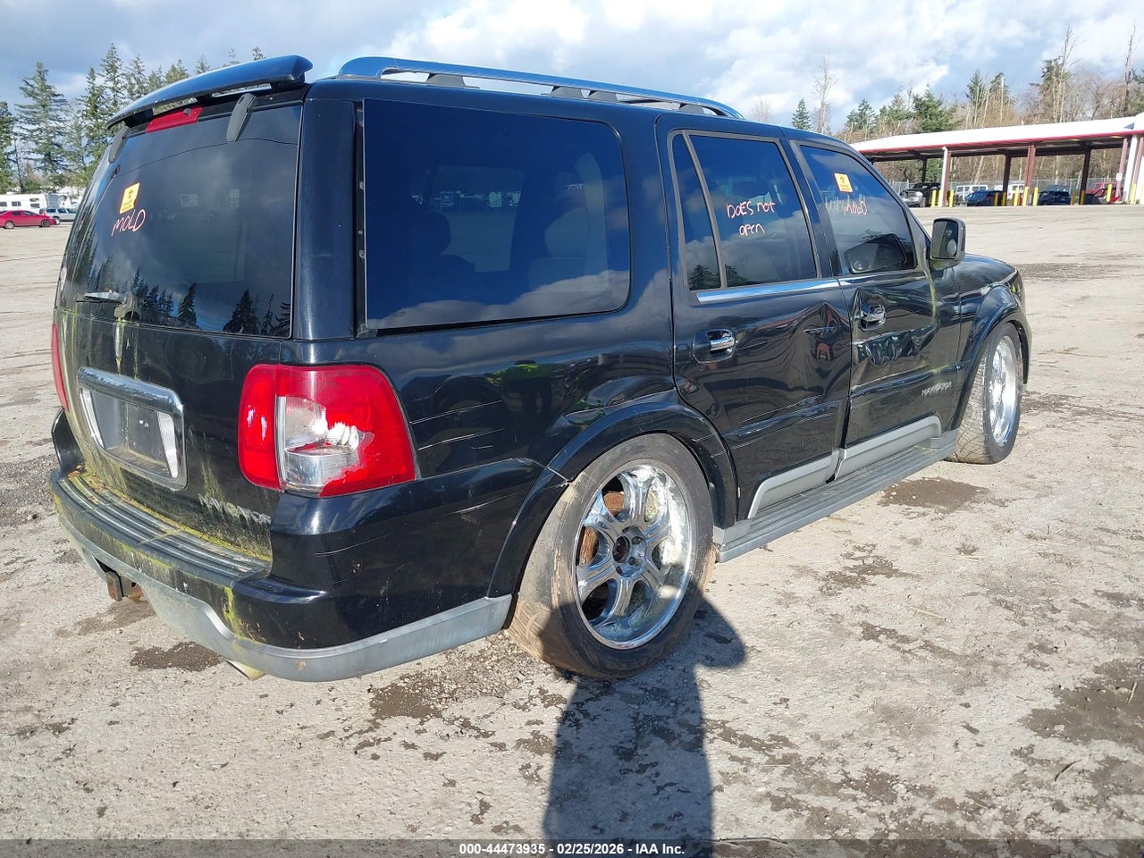 2003 LINCOLN NAVIGATOR   · 4/10