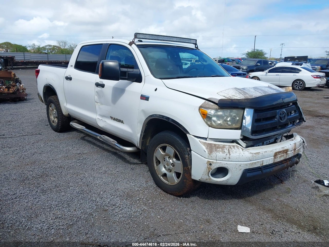 5TFDY5F10AX****** · 2010 TOYOTA TUNDRA SR5 5.7L V8