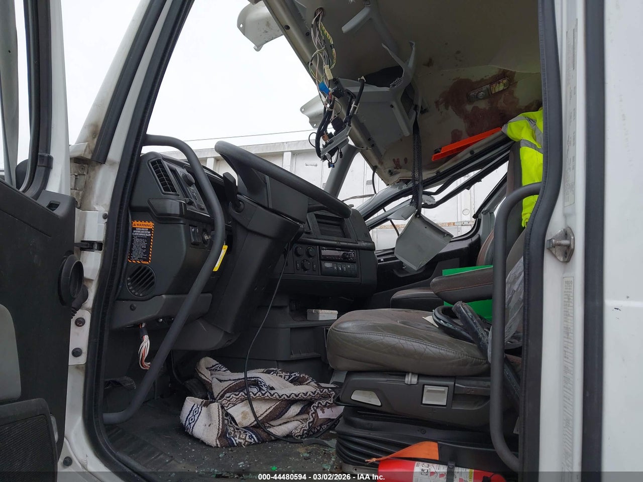 2020 VOLVO VNR · 5/11