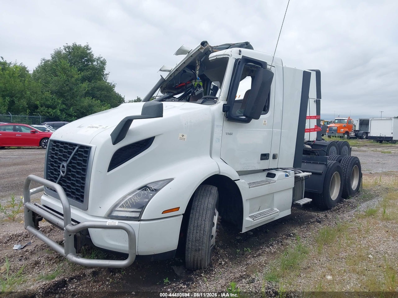2020 VOLVO VNR · 2/11