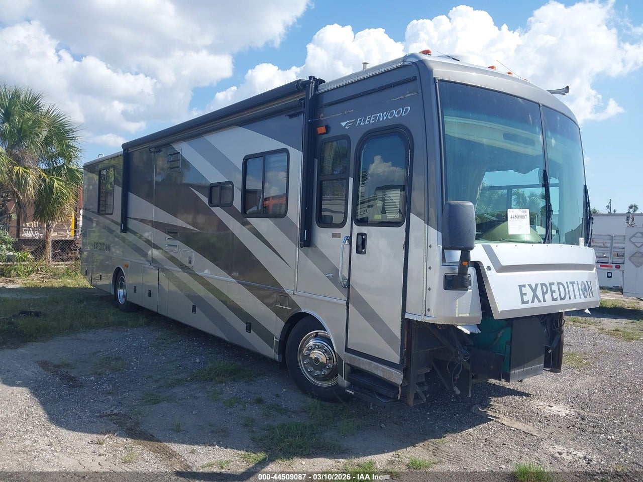 4UZACJDC26C****** · 2006 FREIGHTLINER CHASSIS X LINE MOTOR HOME