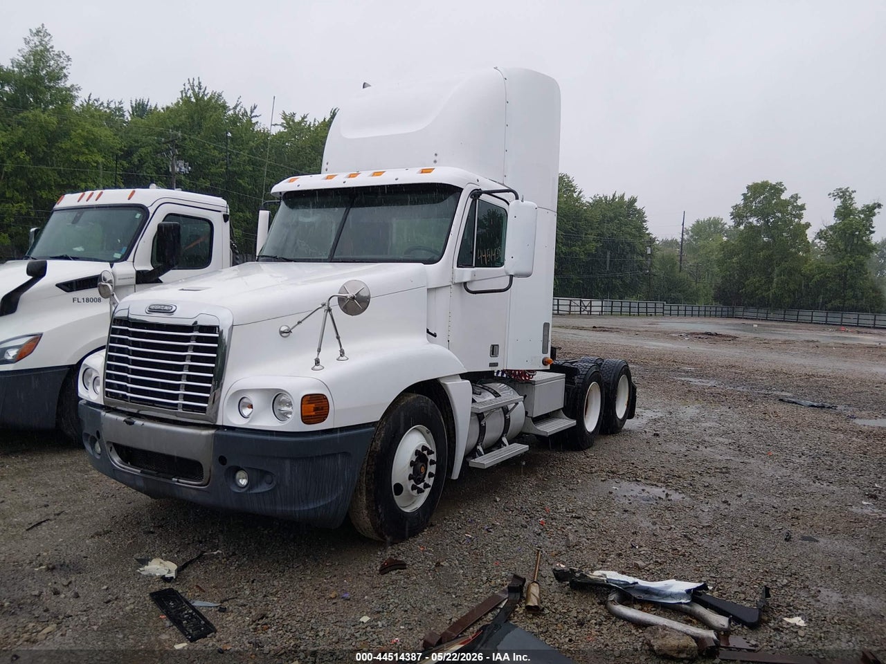 2009 FREIGHTLINER CONVENTIONAL ST120 · 2/11