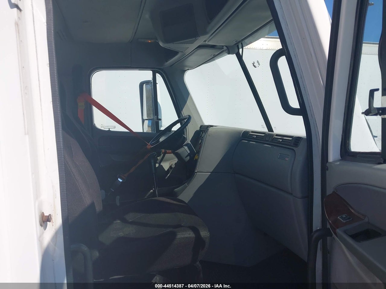 2009 FREIGHTLINER CONVENTIONAL ST120 · 5/11