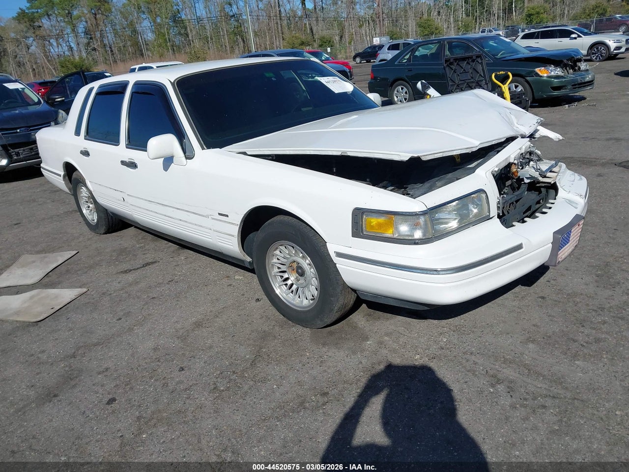 1LNLM81W7TY****** · 1996 LINCOLN TOWN CAR EXECUTIVE