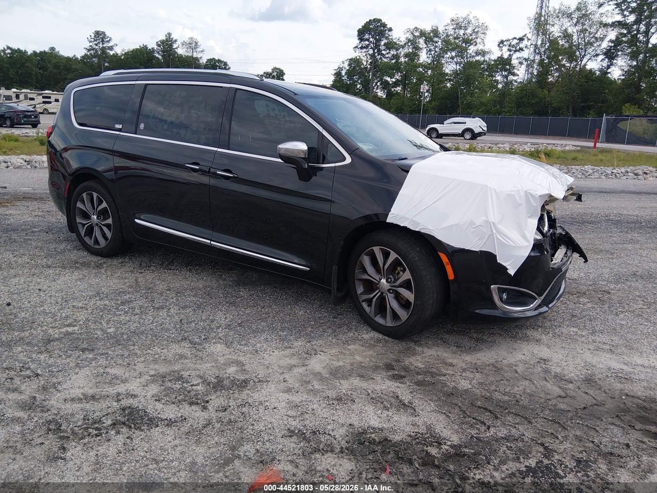 2C4RC1GG3HR****** · 2017 CHRYSLER PACIFICA LIMITED