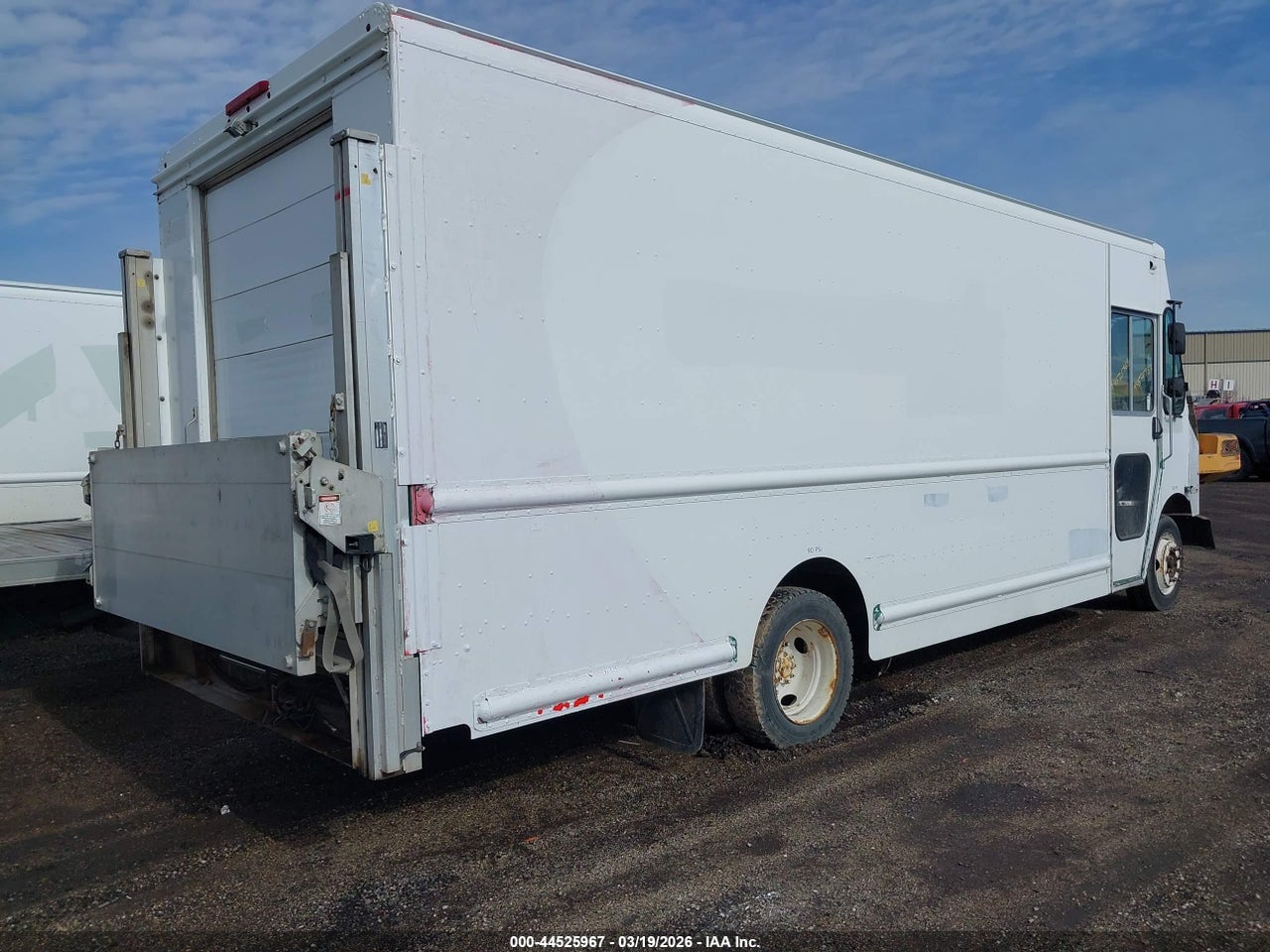 2010 FREIGHTLINER CHASSIS M LINE WALK-IN VAN · 4/4