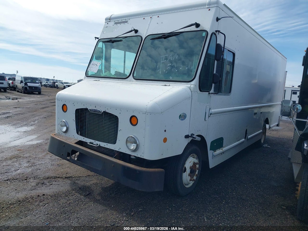 2010 FREIGHTLINER CHASSIS M LINE WALK-IN VAN · 2/4