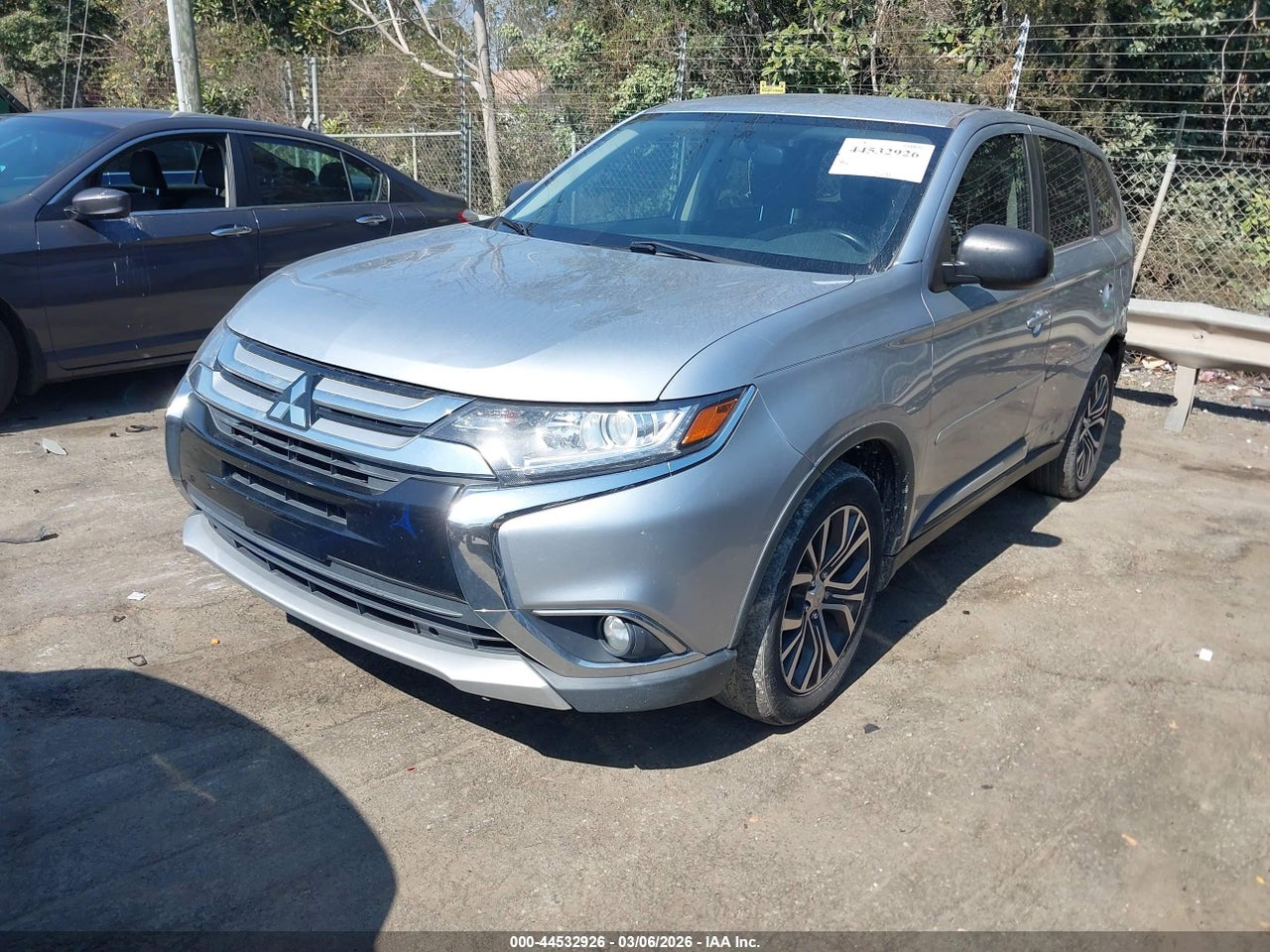2017 MITSUBISHI OUTLANDER ES · 2/11