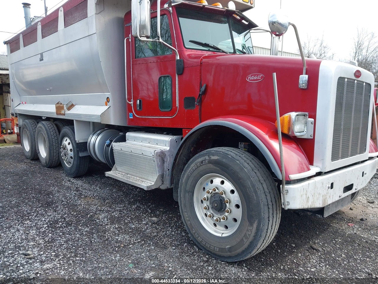 1NPSXPEX1GD****** · 2016 PETERBILT 365