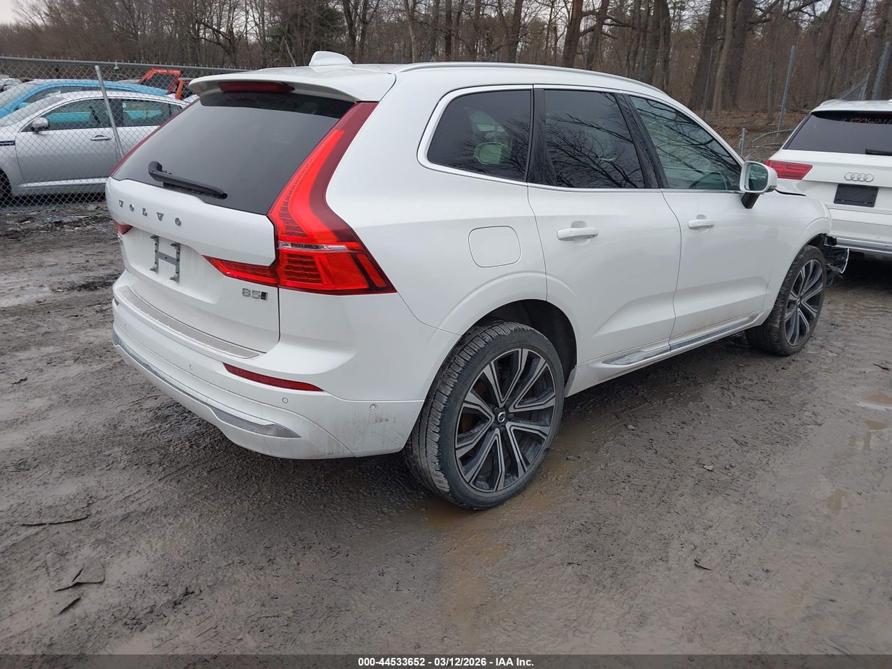 2023 VOLVO XC60 B5 ULTIMATE BRIGHT THEME · 4/11