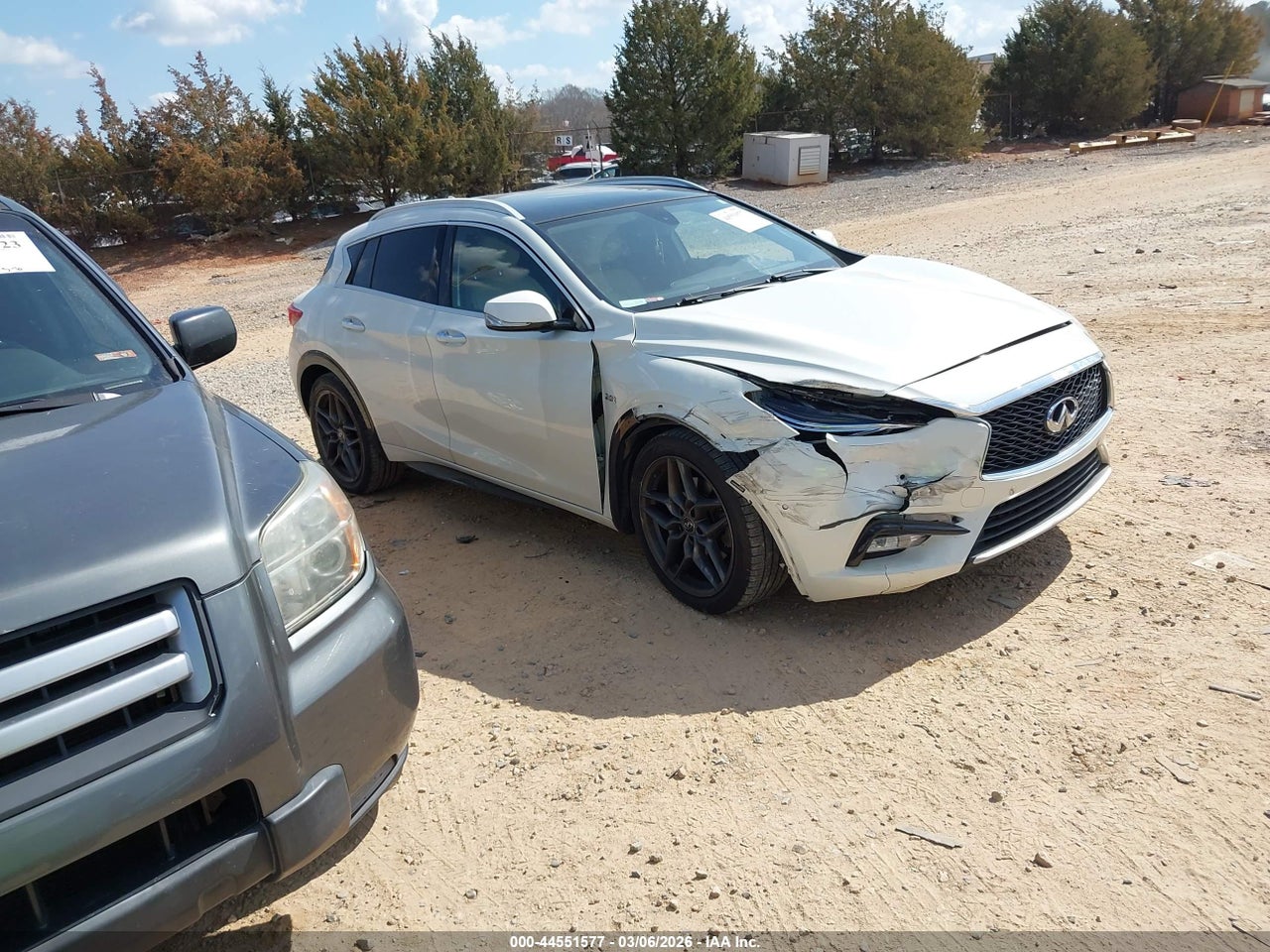 SJKCH5CP0HA****** · 2017 INFINITI QX30 PREMIUM