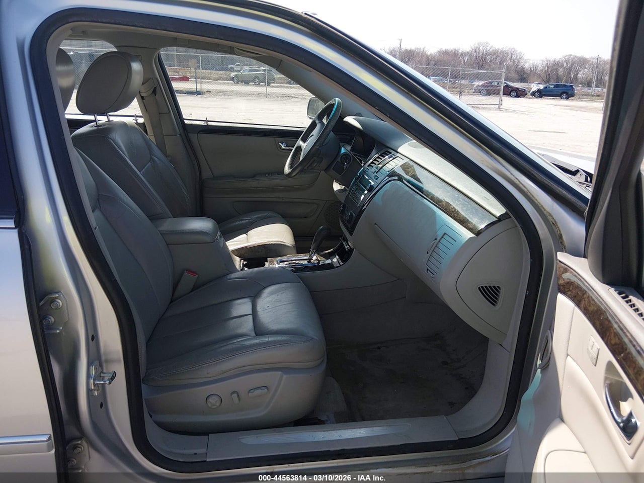 2010 CADILLAC DTS LUXURY COLLECTION · 5/11