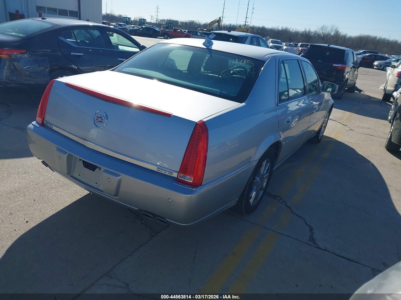 2010 CADILLAC DTS LUXURY COLLECTION · 4/11