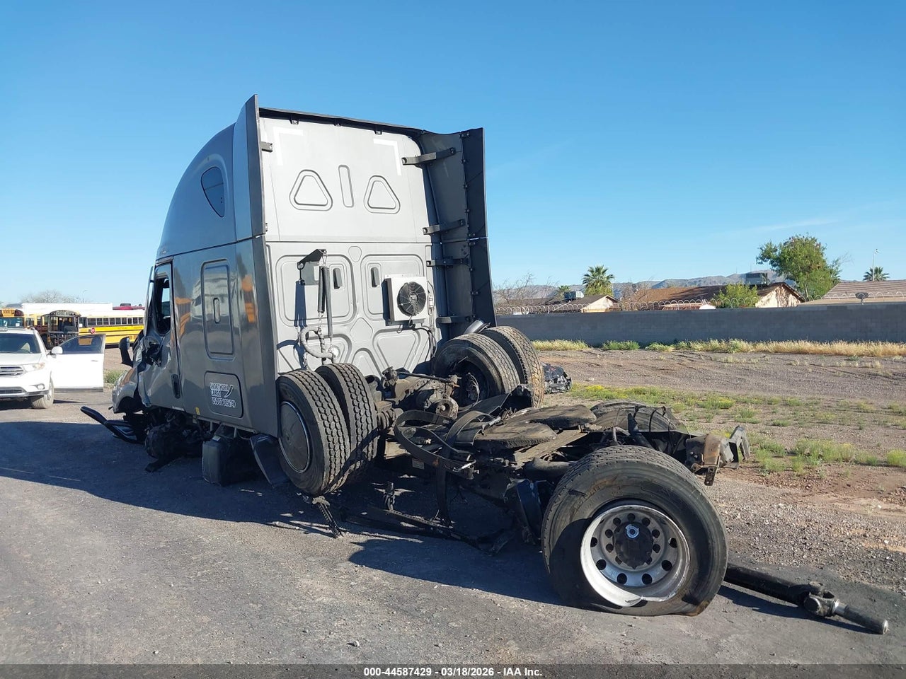 2021 FREIGHTLINER NEW CASCADIA 126 · 3/4