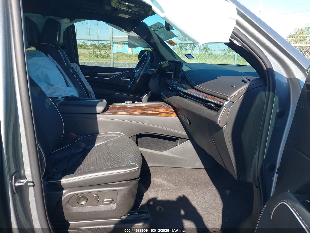 2023 CADILLAC ESCALADE 4WD PREMIUM LUXURY · 5/11