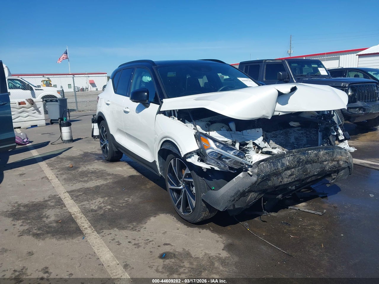 YV4162UM0N2****** · 2022 VOLVO XC40 T5 R-DESIGN